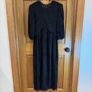 Stunning 1980s George F Couture plissé dress in black. Size 16